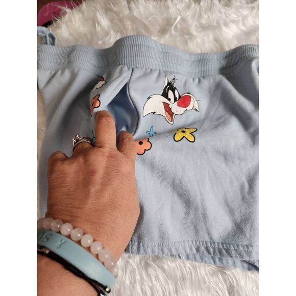 Looney Tunes XXL 19, light blue shorts with Tweety, Bugs Bunny, and Sylvester. - Picture 7 of 9